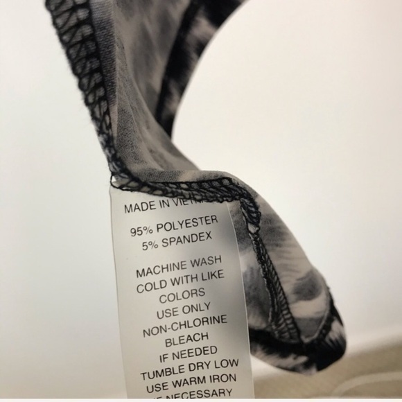 CHAUS NY Stretch Leopard Print Asymmetrical Top Sm - Picture 8 of 8